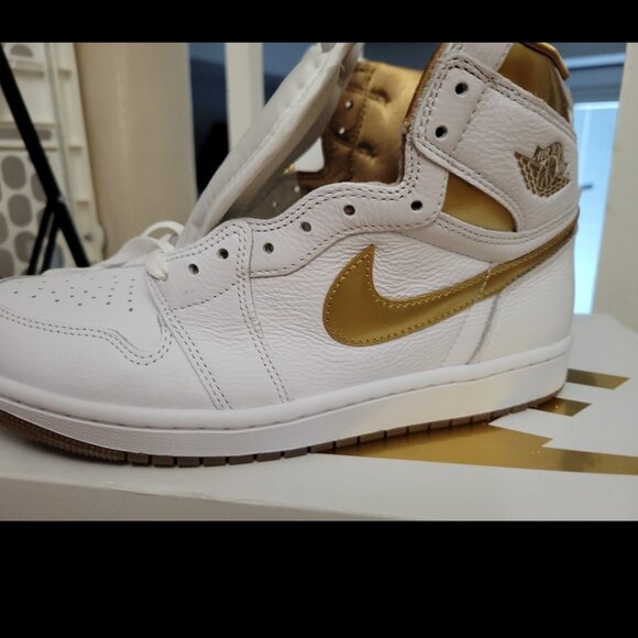 Women's Nike Air Jordans 1 Reto Ho OG - Picture 7 of 9